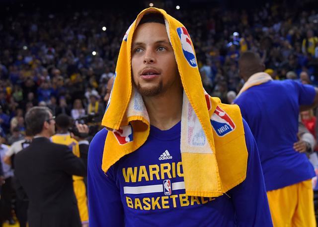 勇士主场力克雄鹿 库里31分领衔全队 字母哥34分无力回天